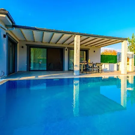 Villa Exclusive With Private Pool, 1001 *